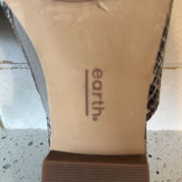 EARTH Uptown UMA Cream Gray Snake Print Leather Mules Flats Slides Size 7.5M EUC - Picture 9 of 12